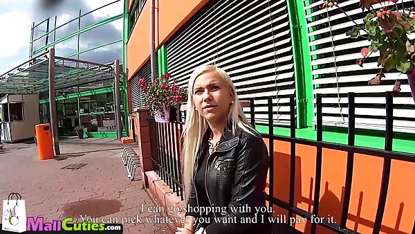 Sexy rothaariges Mädchen gibt schlampigen Blowjob vor POV-Kamera deutsche sexvideos gratis