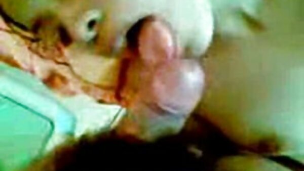 Das köstliche Hottie Brett Rossi kostenlose sexvideos streichelt ihre erregte, geschwollene Möse