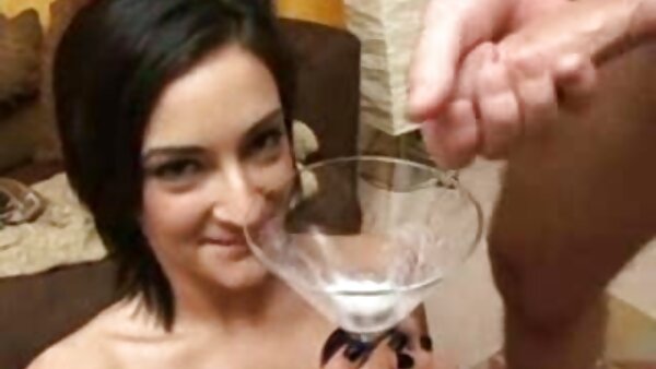 Raubgierige weiße brasilianische pornofilme Hacken ficken sich gegenseitig in einem Gruppensex-Video die Biber mit der Zunge