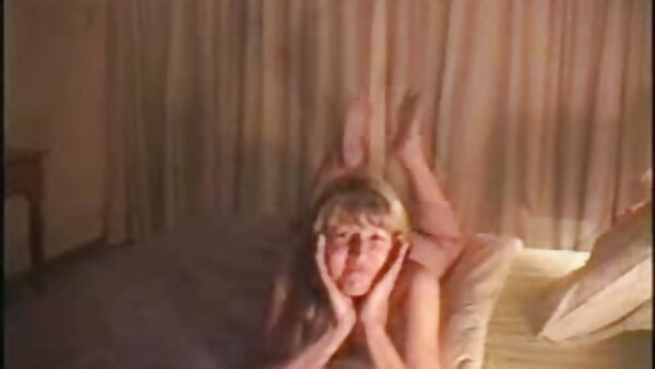 Die sexhungrige brünette Schlampe Krista Leigh vergräbt ihre Fotze mit einem monströsen Sexspielzeug pornovideos gratis