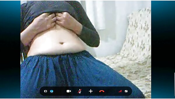 Dunkelhaarige Süße in sexy sexfilme kostenlos anschauen Bodysuit zeigt ihre Muschi vor der Webcam